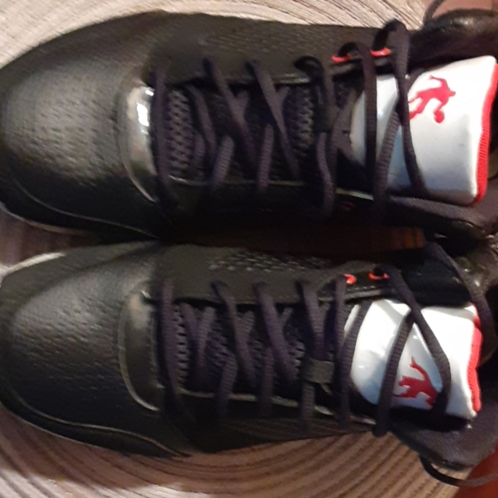 Athletic shoes